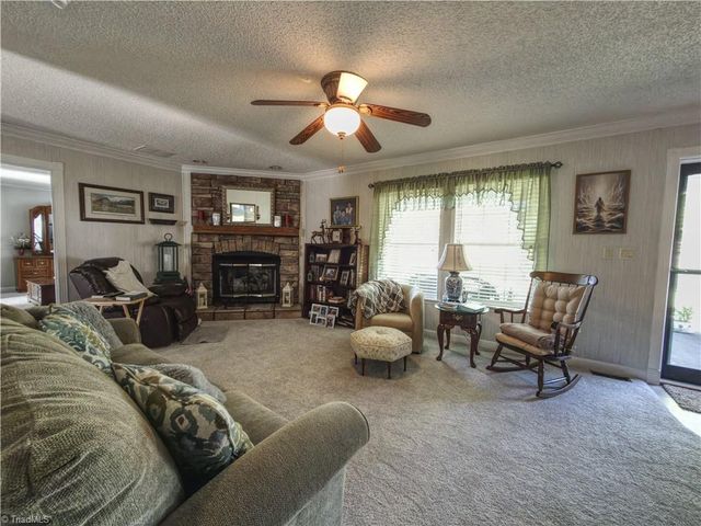 1075 Atkins Lane, Pinnacle, NC 27043