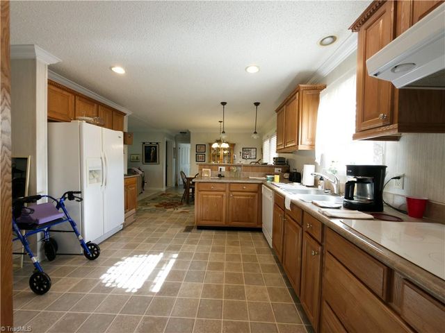 1075 Atkins Lane, Pinnacle, NC 27043