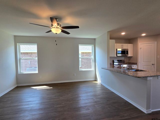 1702 Meadow Lane, Whitehouse, TX 75791