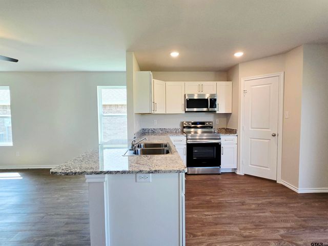 1702 Meadow Lane, Whitehouse, TX 75791