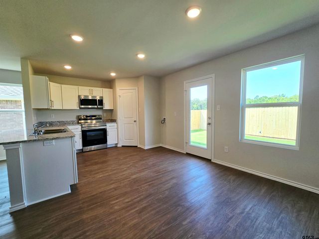 1702 Meadow Lane, Whitehouse, TX 75791