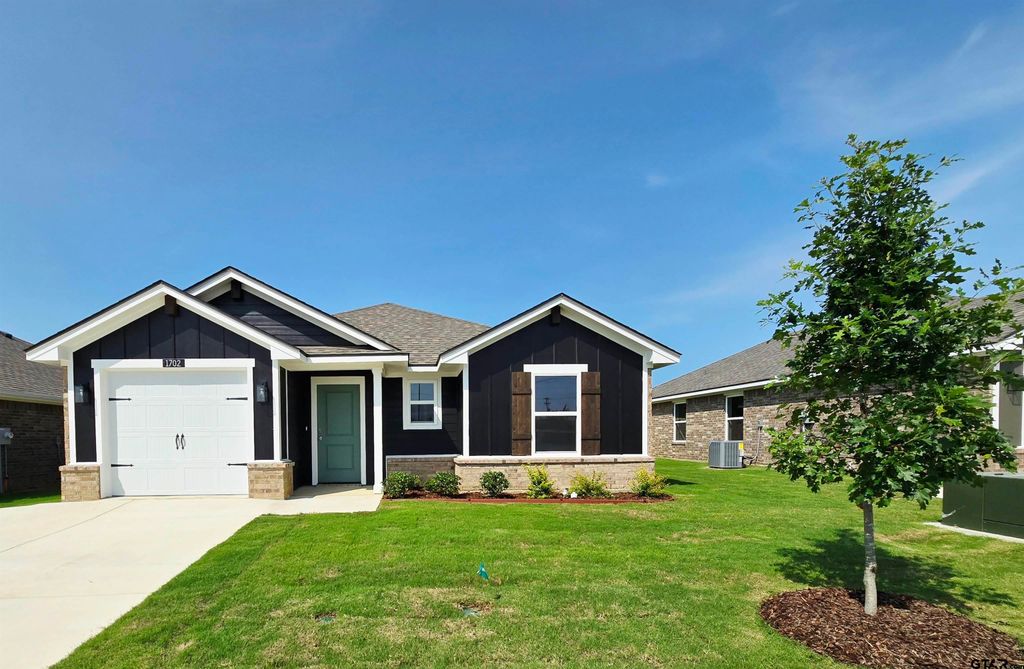 1702 Meadow Lane, Whitehouse, TX 75791