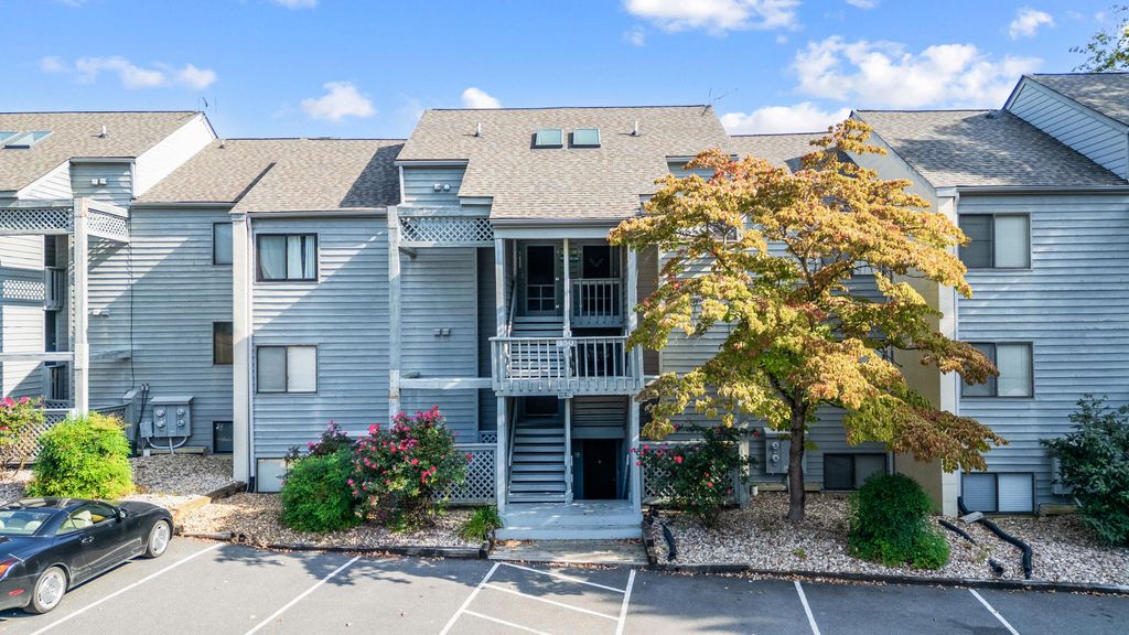 150 Sailors Cove Dr # 1218, Moneta, VA 24121