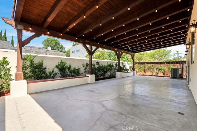 7861 Fluffy Duckling Lane, Winnetka, CA 91306