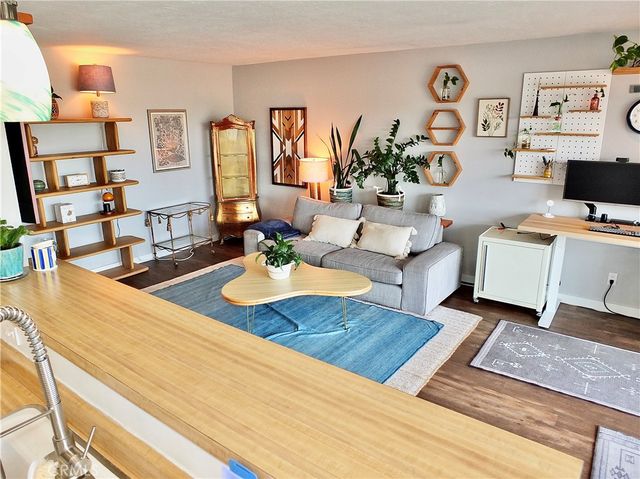 372 Carroll Park E 406, Long Beach, CA 90814