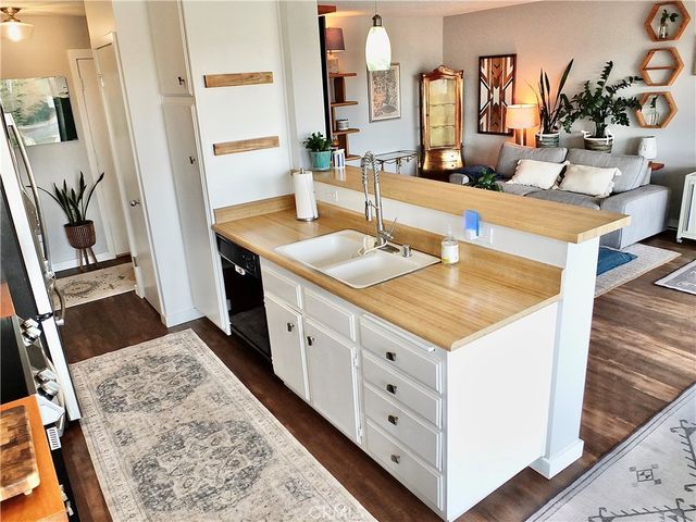 372 Carroll Park E 406, Long Beach, CA 90814