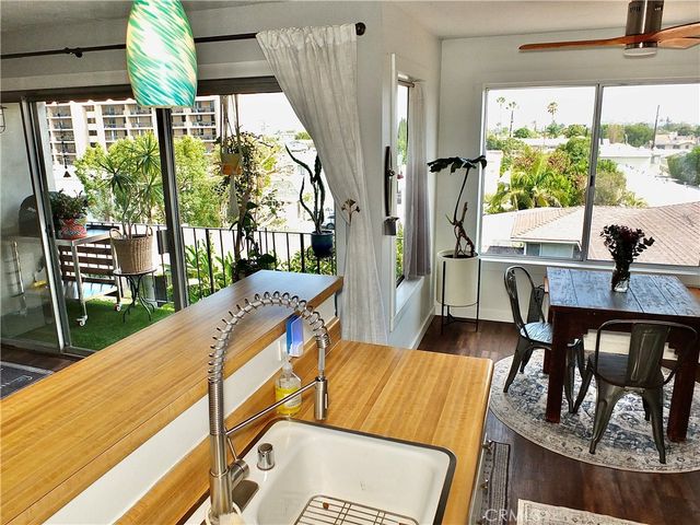 372 Carroll Park E 406, Long Beach, CA 90814