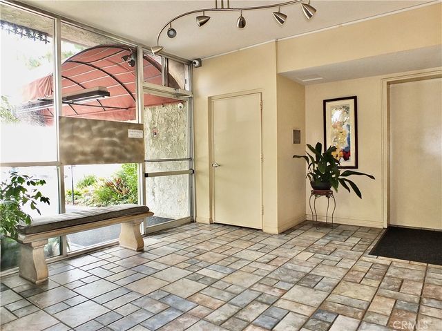 372 Carroll Park E 406, Long Beach, CA 90814