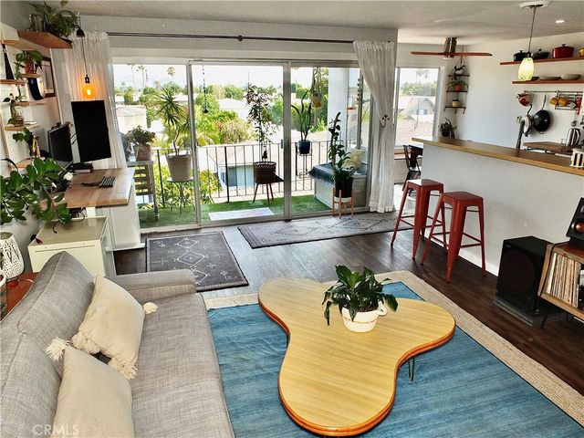 372 Carroll Park E 406, Long Beach, CA 90814