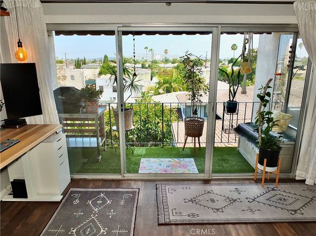 372 Carroll Park E 406, Long Beach, CA 90814
