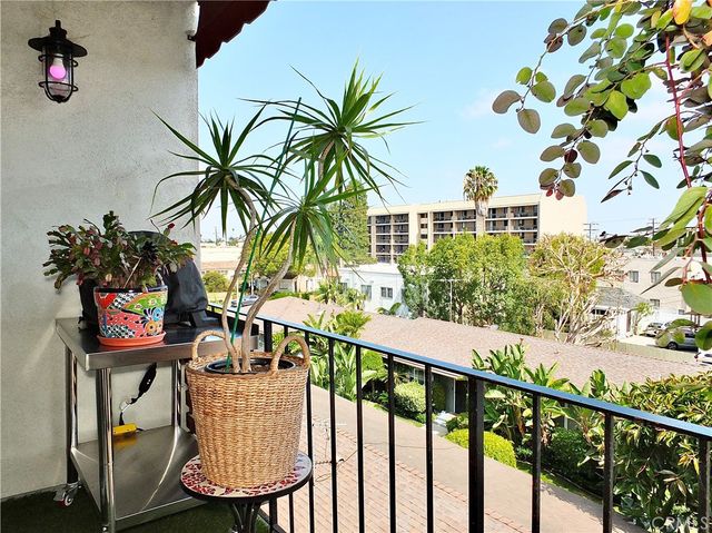 372 Carroll Park E 406, Long Beach, CA 90814
