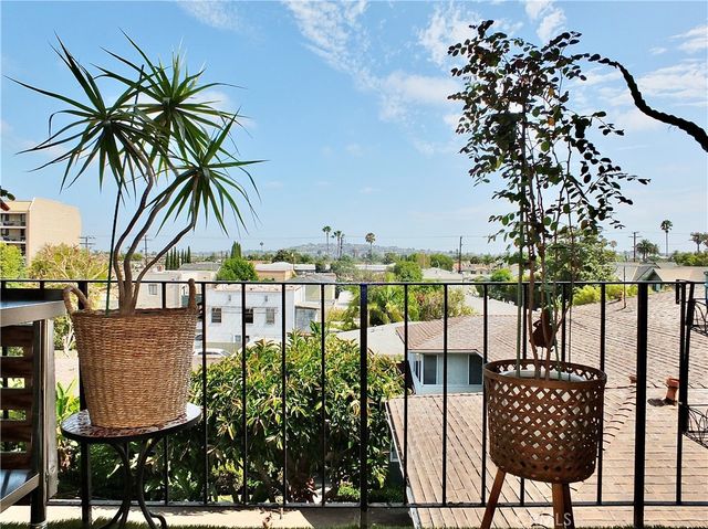 372 Carroll Park E 406, Long Beach, CA 90814