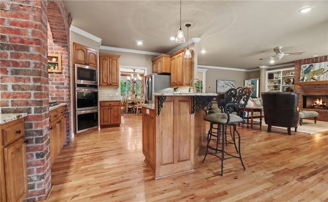 2305 E Whispering Oaks Lane, Fayetteville, AR 72701