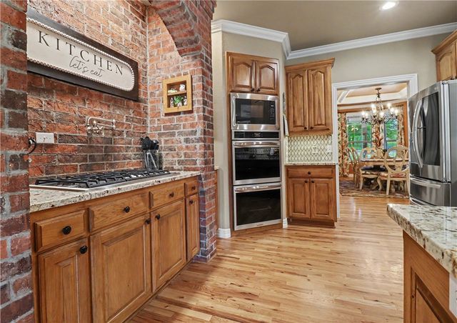 2305 E Whispering Oaks Lane, Fayetteville, AR 72701