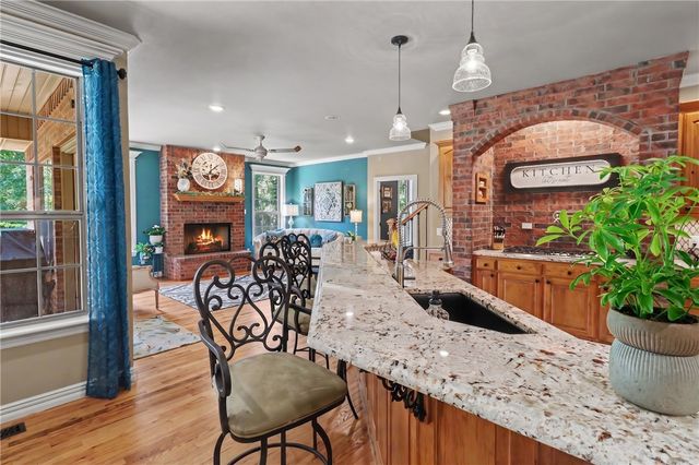 2305 E Whispering Oaks Lane, Fayetteville, AR 72701