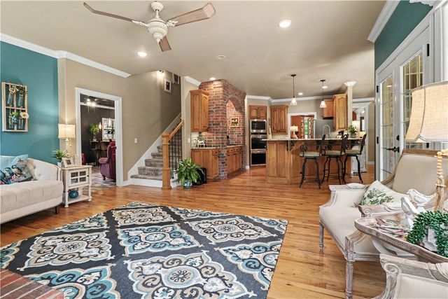 2305 E Whispering Oaks Lane, Fayetteville, AR 72701