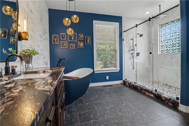2305 E Whispering Oaks Lane, Fayetteville, AR 72701