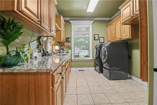 2305 E Whispering Oaks Lane, Fayetteville, AR 72701