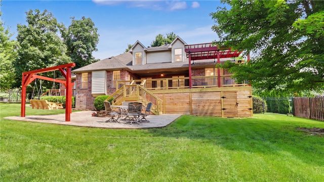 2305 E Whispering Oaks Lane, Fayetteville, AR 72701