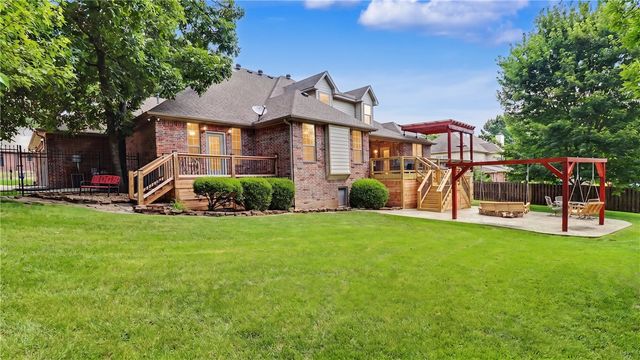 2305 E Whispering Oaks Lane, Fayetteville, AR 72701