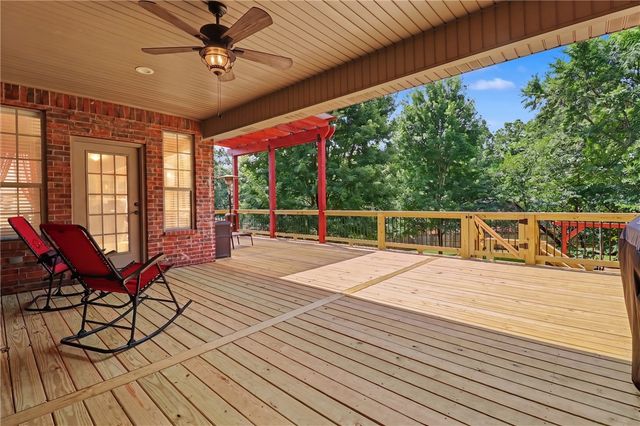 2305 E Whispering Oaks Lane, Fayetteville, AR 72701