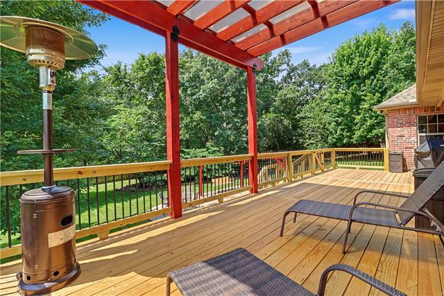 2305 E Whispering Oaks Lane, Fayetteville, AR 72701