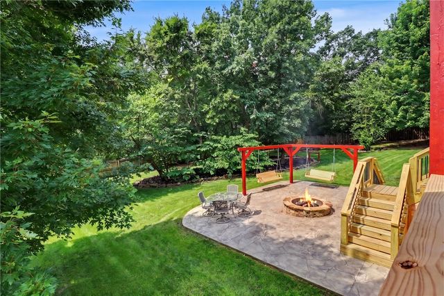 2305 E Whispering Oaks Lane, Fayetteville, AR 72701