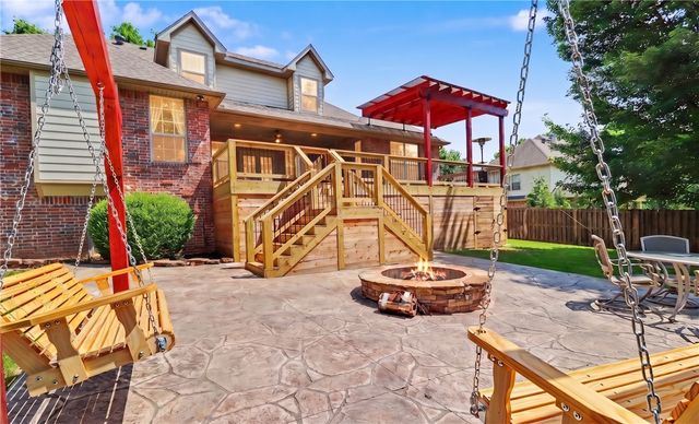 2305 E Whispering Oaks Lane, Fayetteville, AR 72701