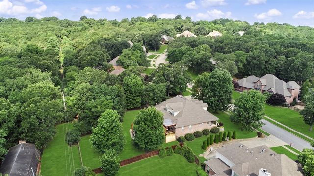 2305 E Whispering Oaks Lane, Fayetteville, AR 72701