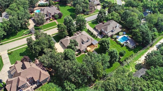 2305 E Whispering Oaks Lane, Fayetteville, AR 72701
