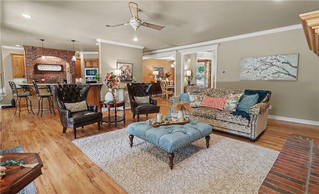 2305 E Whispering Oaks Lane, Fayetteville, AR 72701
