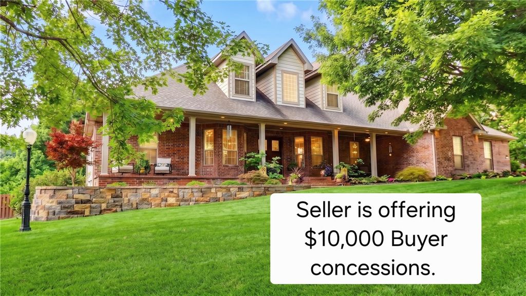 2305 E Whispering Oaks Lane, Fayetteville, AR 72701