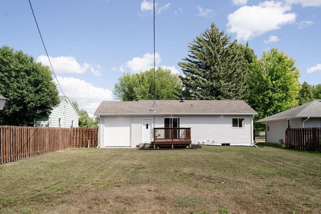 705 18th Street N, Moorhead, MN 56560