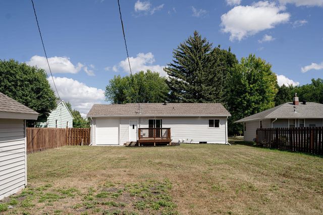 705 18th Street N, Moorhead, MN 56560