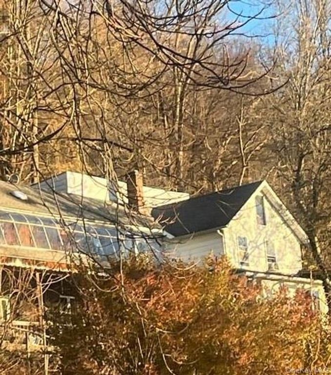 37 Tomahawk Drive, Amawalk, NY 10501