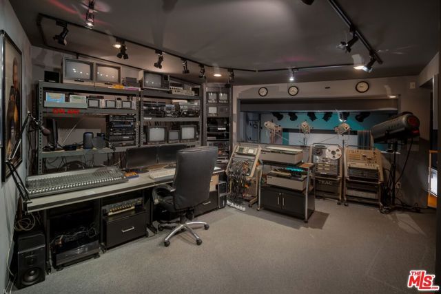 2941 Briar Knoll Drive, Los Angeles, CA 90046