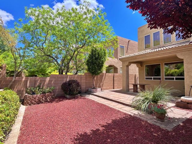 6423 Los Pueblos Place NW, Albuquerque, NM 87114