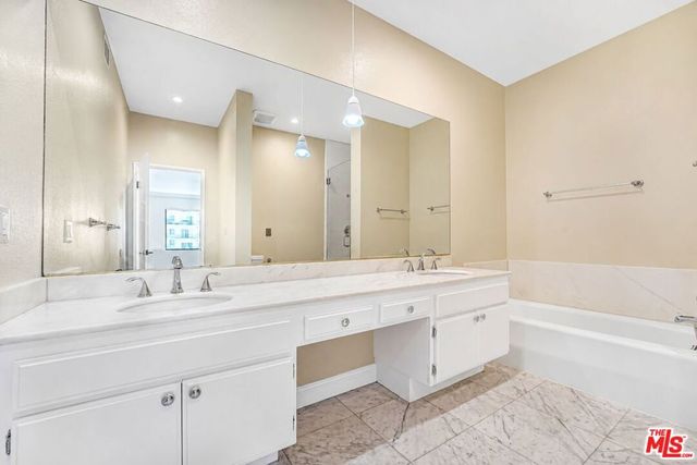 1101 Rexford Drive 303, Los Angeles, CA 90035