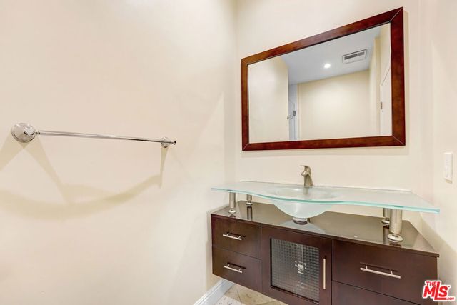 1101 Rexford Drive 303, Los Angeles, CA 90035