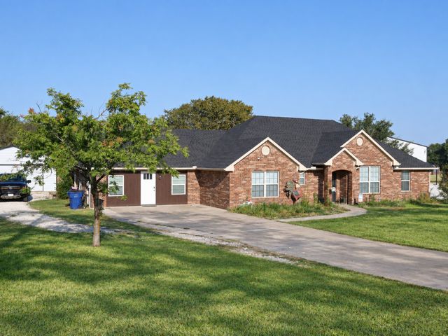 1813 County Road 123, Gainesville, TX 76240