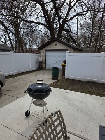 726 Ashland Avenue, Rockford, IL 61103