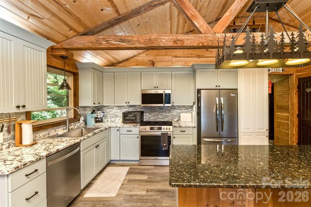 1059 Setzer Cove Road, Maggie Valley, NC 28751