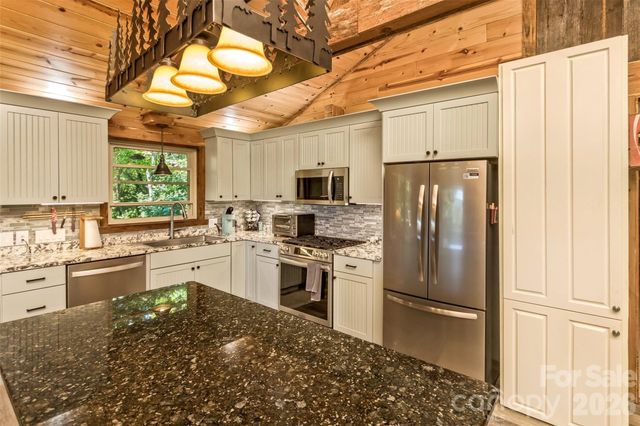 1059 Setzer Cove Road, Maggie Valley, NC 28751