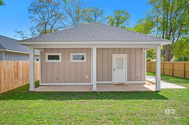 18135 Hoiles Street, Robertsdale, AL 36567