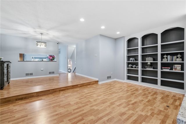 1432 Towne Square Dr, Mccandless, PA 15101