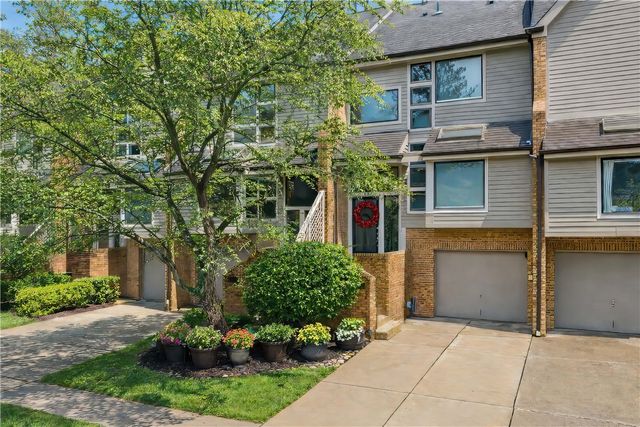 1432 Towne Square Dr, Mccandless, PA 15101