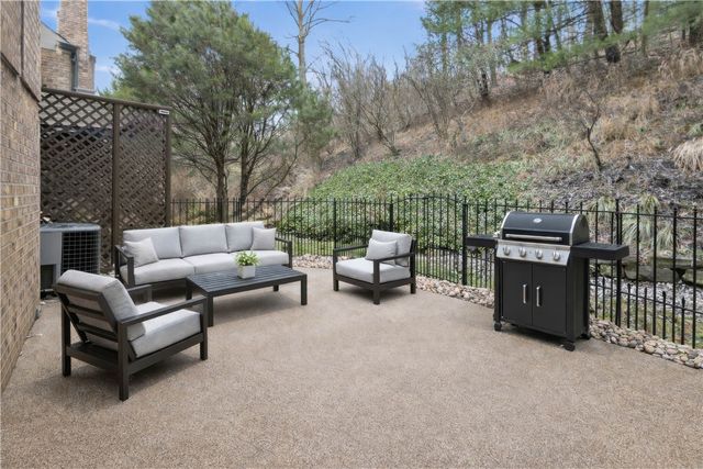 1432 Towne Square Dr, Mccandless, PA 15101