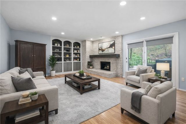 1432 Towne Square Dr, Mccandless, PA 15101