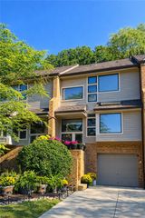 1432 Towne Square Dr, Mccandless, PA 15101