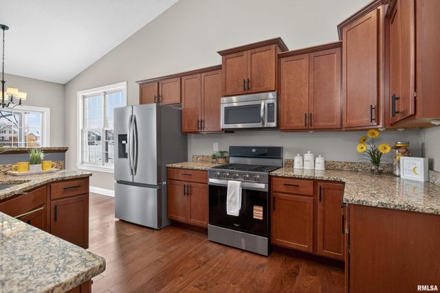 6 Blackstone Court, Le Claire, IA 52753